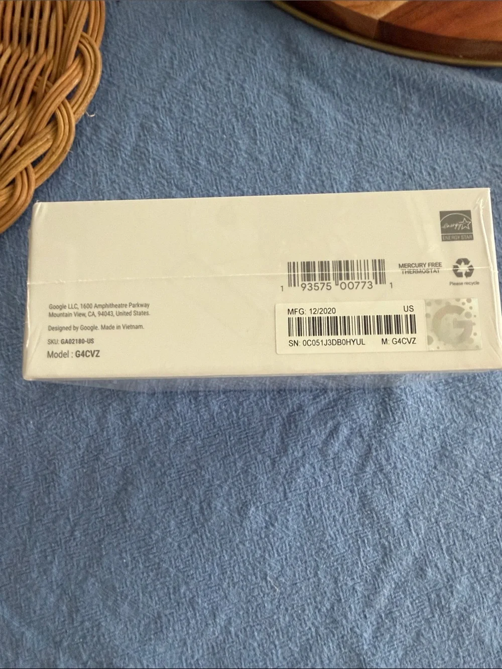 Google Nest Thermostat - White and Light Gray Packaging